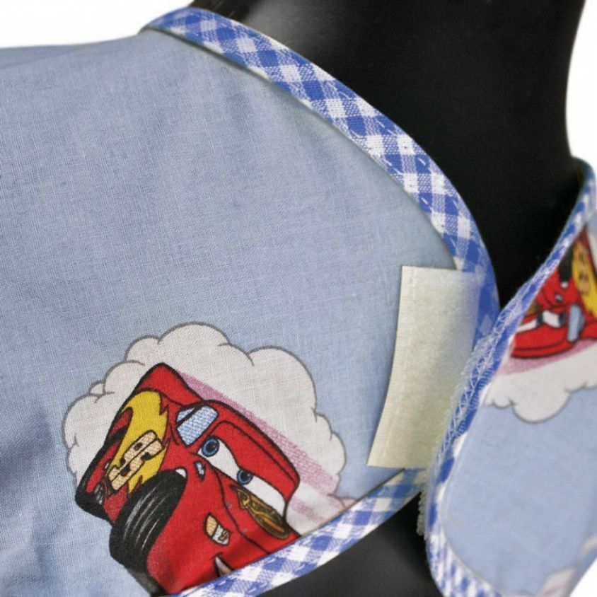 Particolare bavaglino apertura in velcro